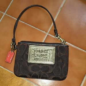 COACH POPPY WRISTLET NEVER BEEN USED EXCELLENT CONDITION